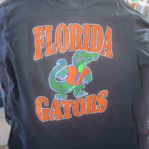 University of FLorida Gators Team Logo T-Shirt - Size Large.